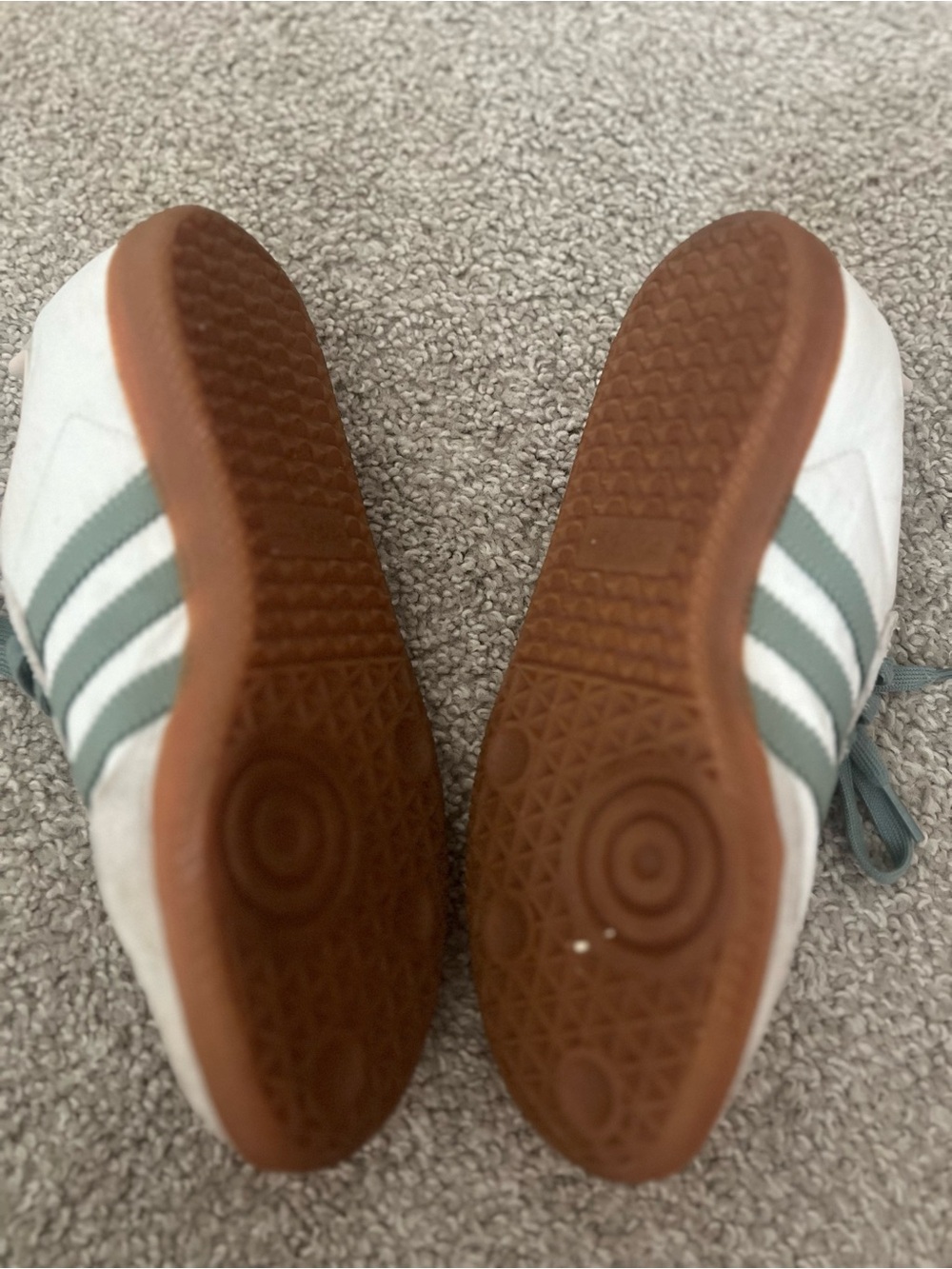 adidas Samba Low-Top Sneakers in Silver and Green with Gum Sole - Picture 5 of 7